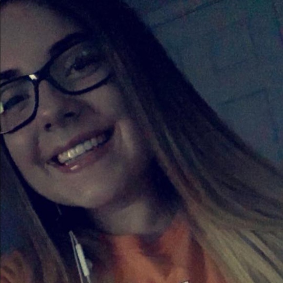 Meet your Posher, Carly - Picture 1 of 1